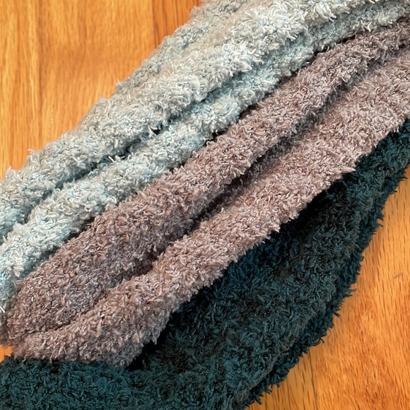 Tahari Cozy Socks. (3) Pair. Shoe Size 4-10. Assorted Colors. SOFT! NWT! - Picture 2 of 7